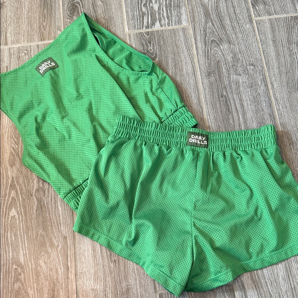 Daily Drills XS small Kelly Green mesh Workout set